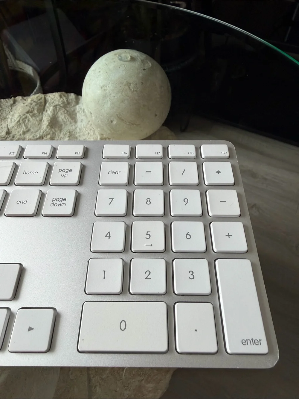 Apple A1243 USB Wired Aluminum Keyboard with Numeric Keypad for Mac